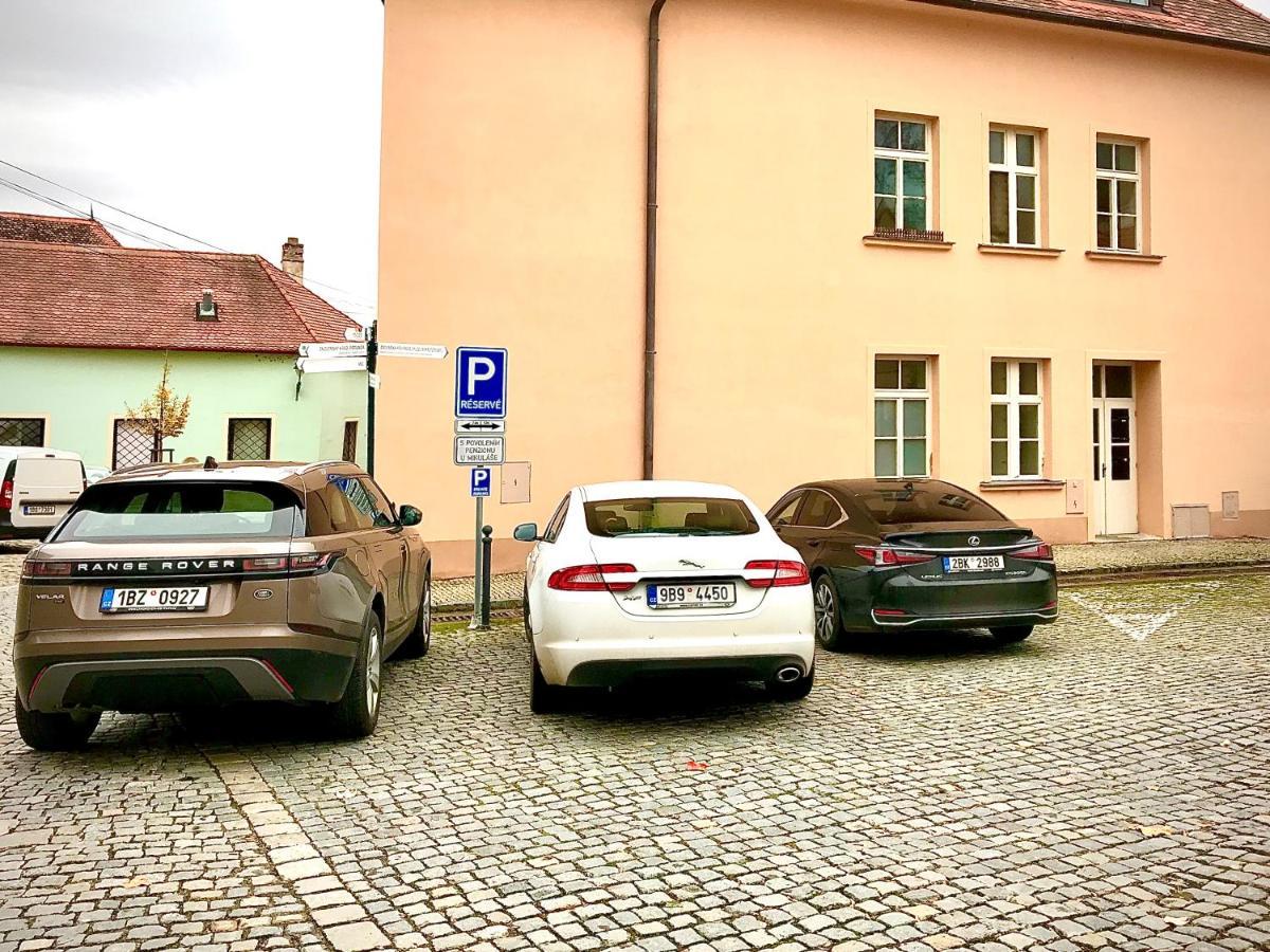 Boutique Apartments U Rolanda, Mikulasske Namesti Znojmo Exterior foto