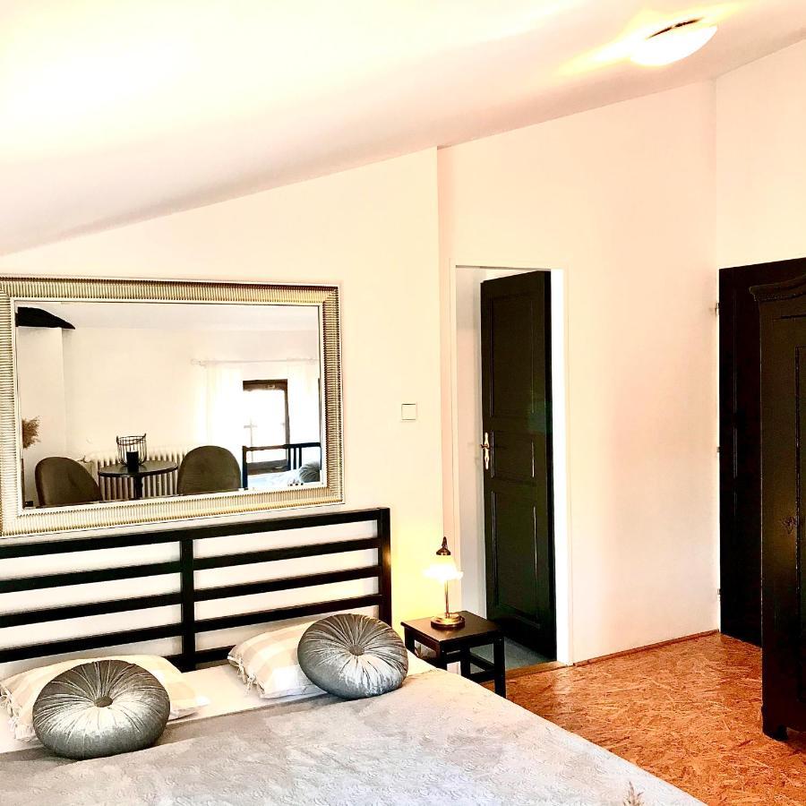 Boutique Apartments U Rolanda, Mikulasske Namesti Znojmo Exterior foto